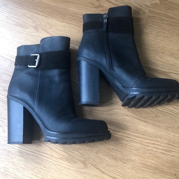 Gwen Stefani black boots. Sexy! - Picture 3 of 5